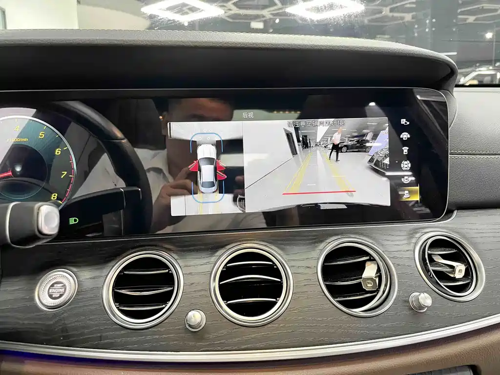 Mercedes-Benz E-Class — миниатюра 17