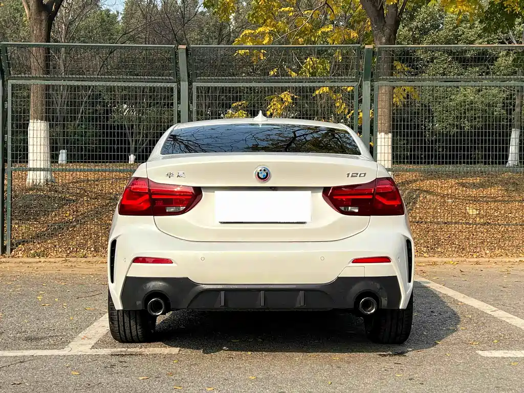BMW 1 SERIES