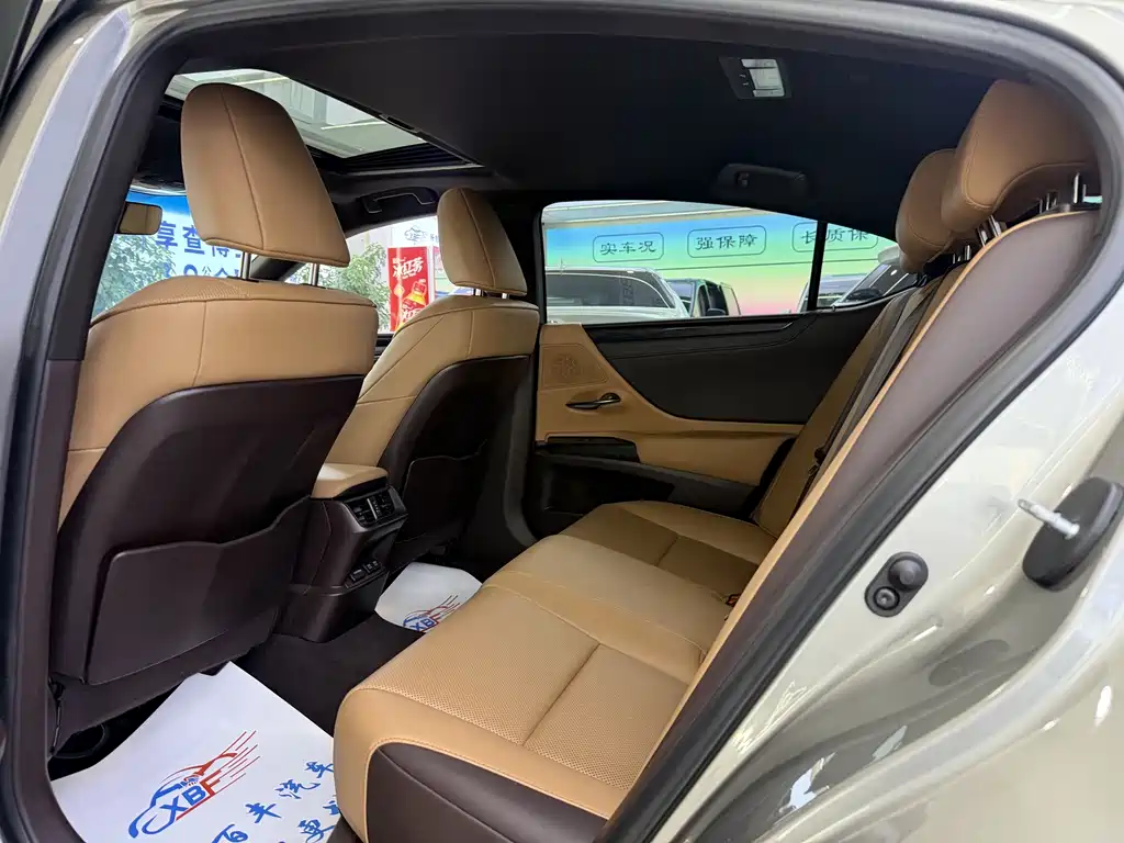 Lexus ES — миниатюра 7