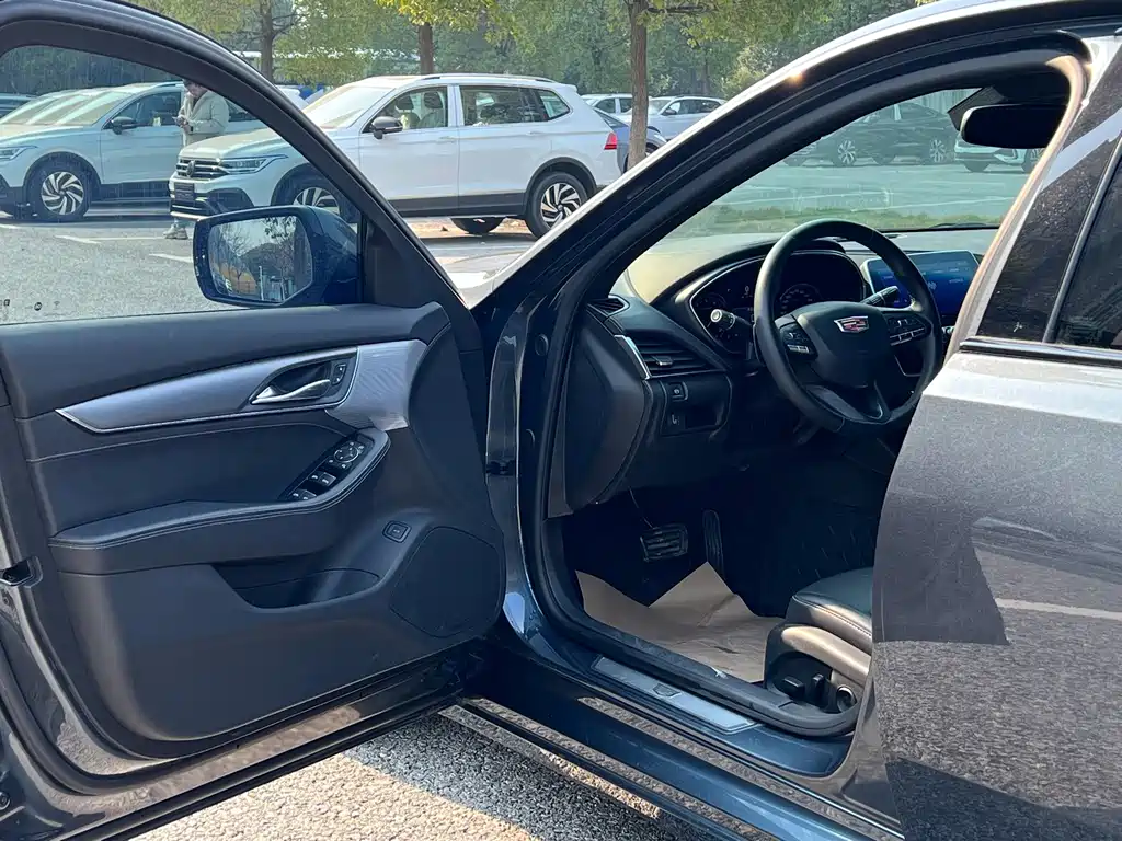 Cadillac CT5 — миниатюра 5