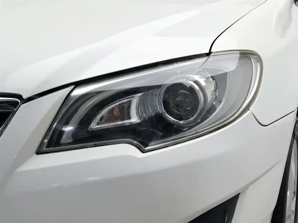 Toyota Corolla 2013 1.6L MT Luxury