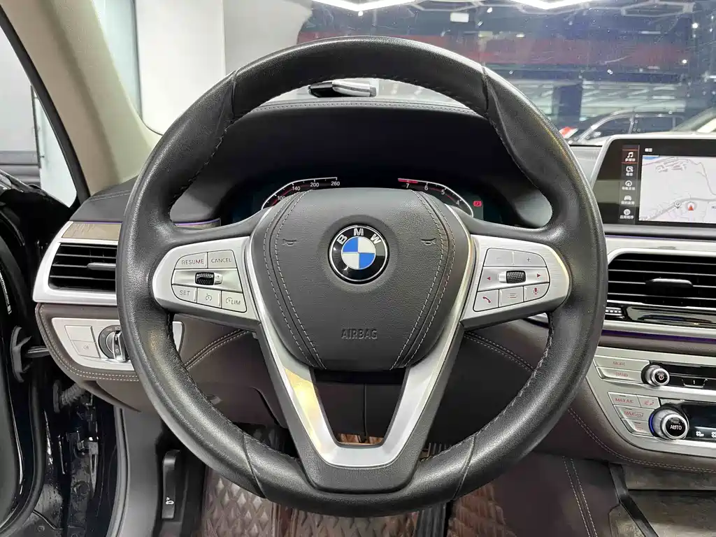 BMW 7 Series — миниатюра 17