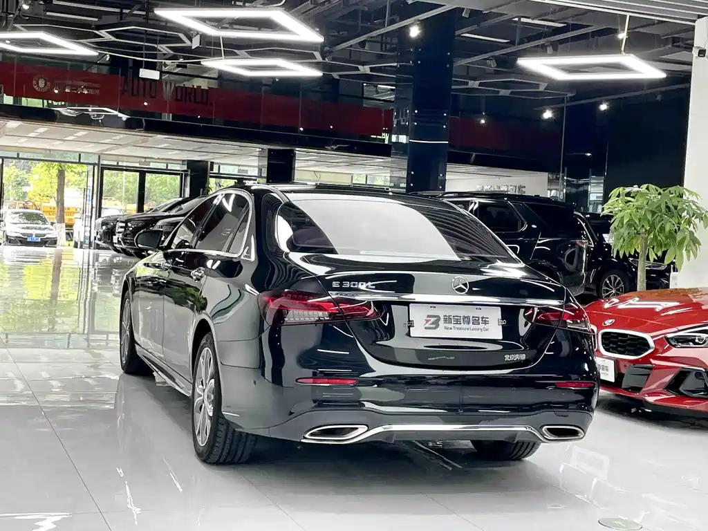 Mercedes-Benz E-Class — миниатюра 12