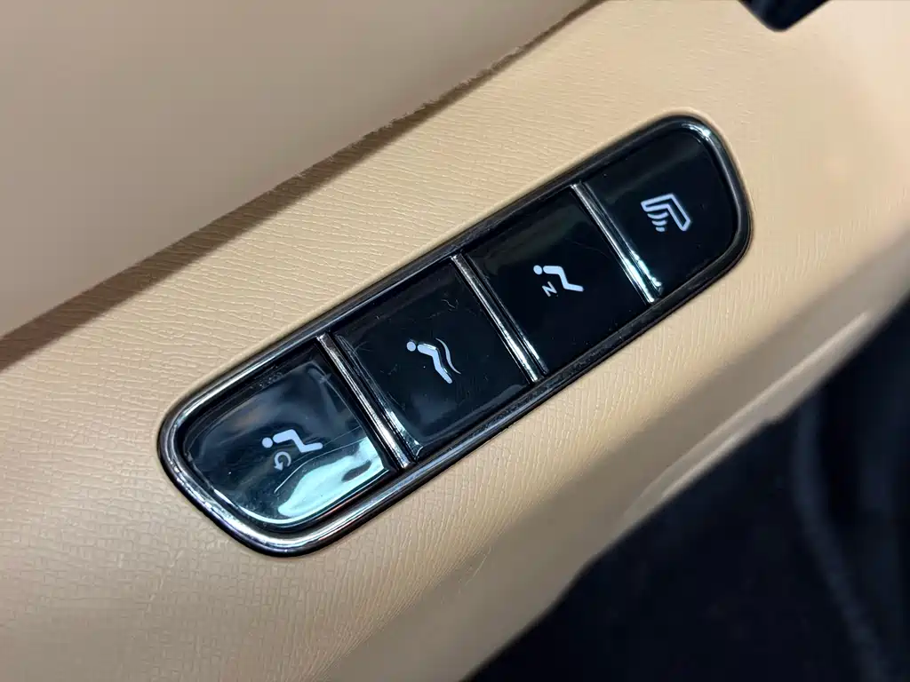 GAC Motor Trumpchi E8 PHEV — миниатюра 7