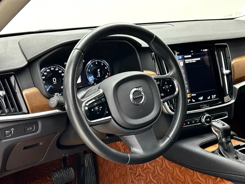 Volvo S90 — миниатюра 4