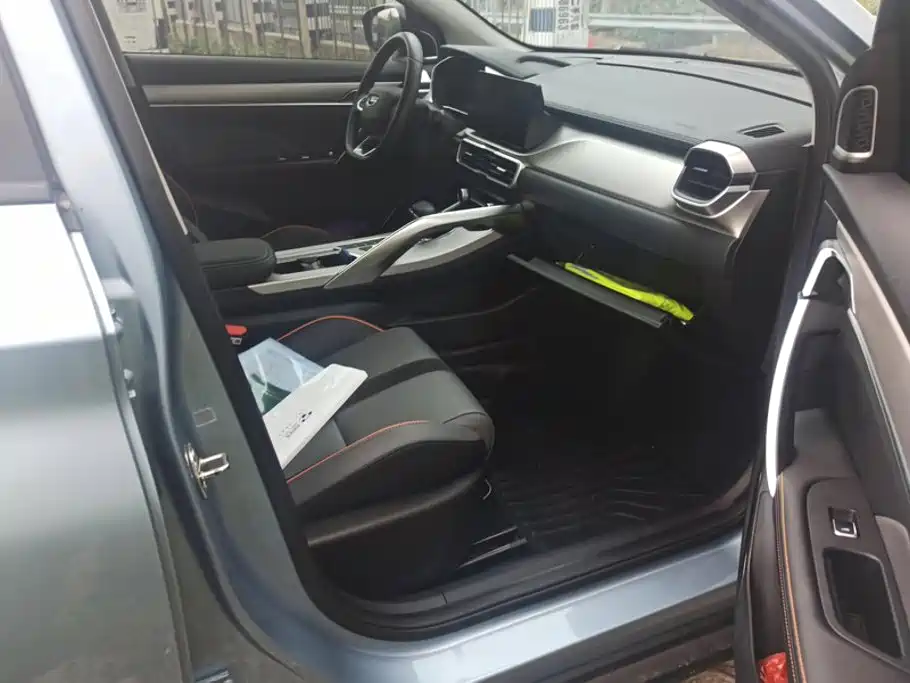 Geely Binyue — миниатюра 8