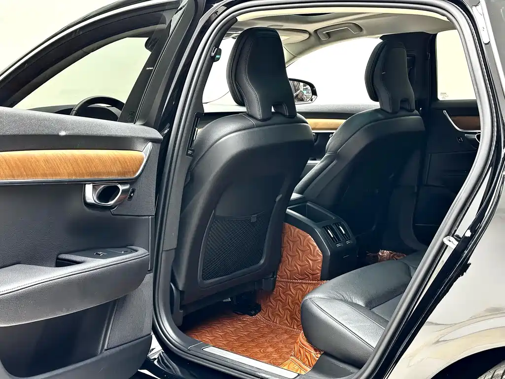 Volvo S90 — миниатюра 10