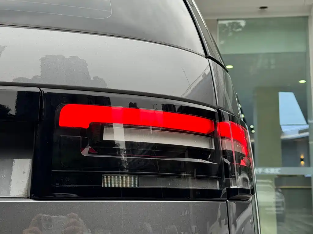 Land Rover Discovery — миниатюра 8