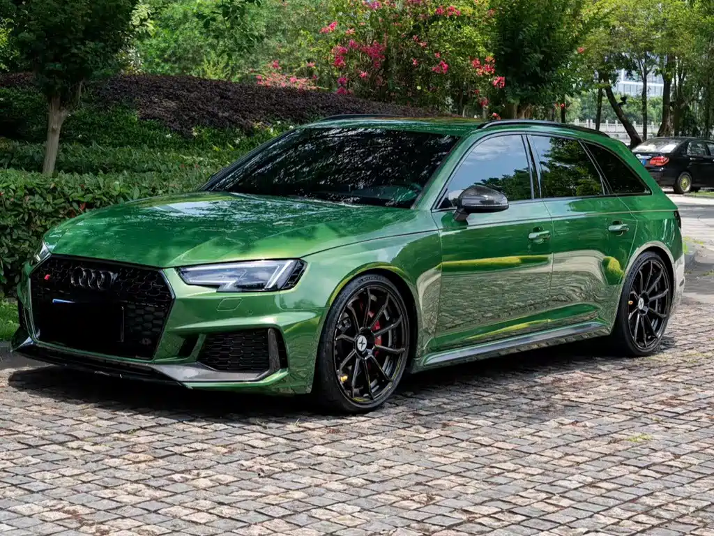 Купить Audi RS 4