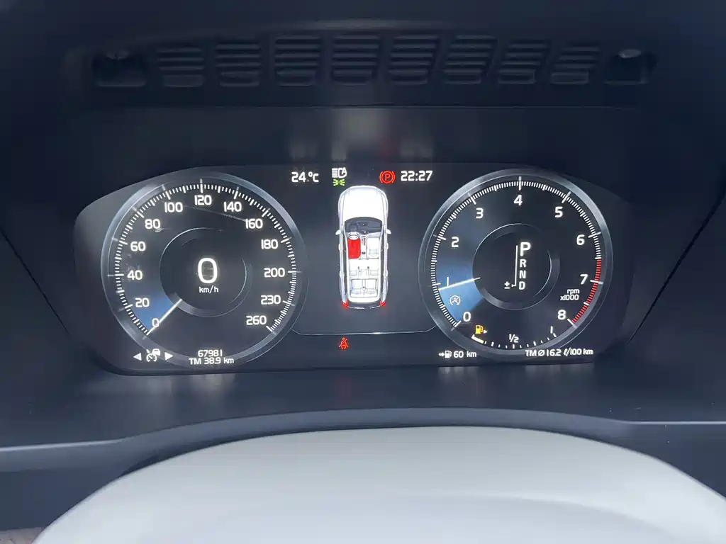 Volvo XC90 2018 T6 7 мест