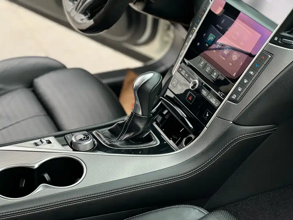 Infiniti Q50 2014 3.7L Luxury Sport