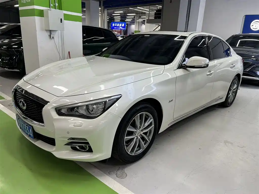 INFINITI Q50L