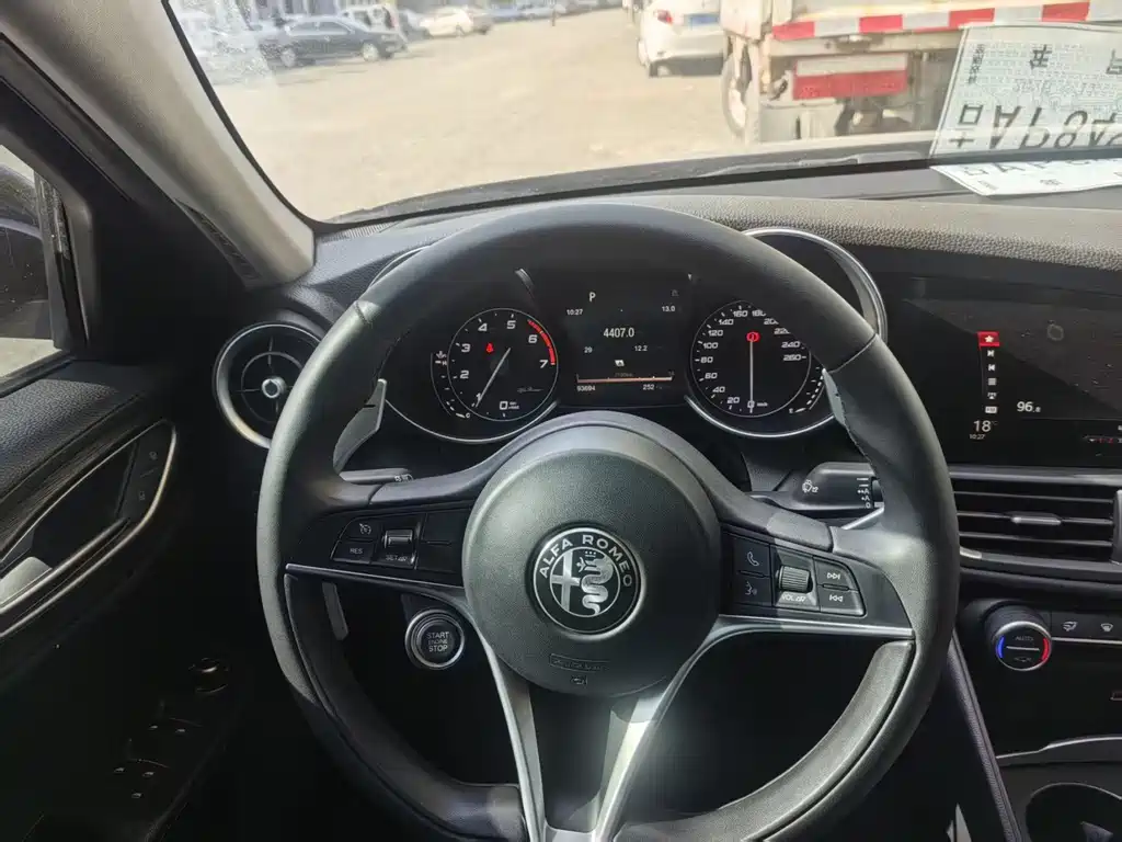 Alfa Romeo Giulia — миниатюра 10