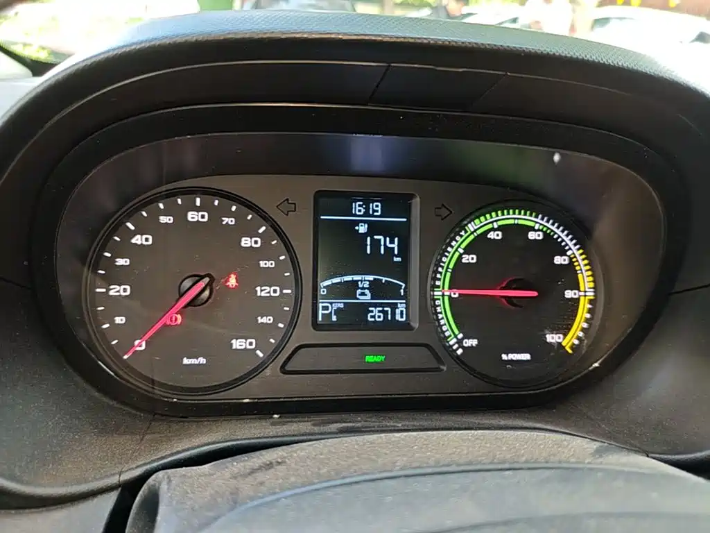 Roewe Clever — миниатюра 12