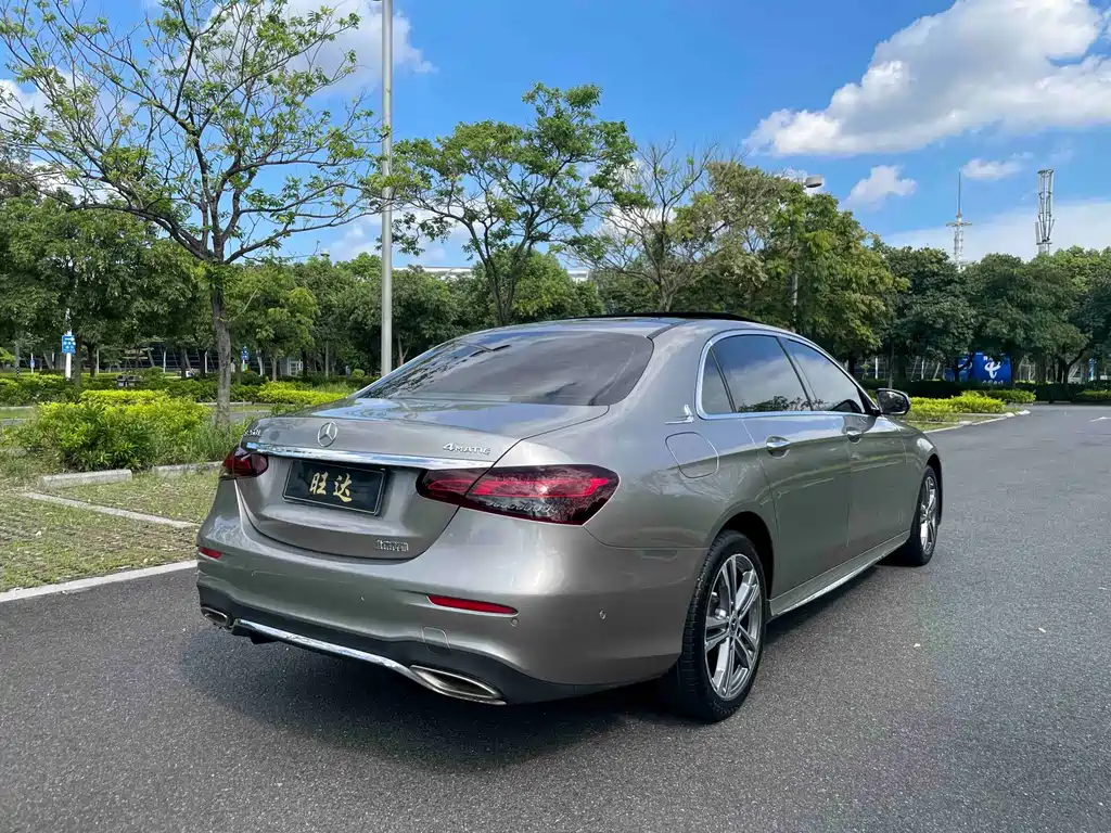Mercedes-Benz E-Class — миниатюра 7