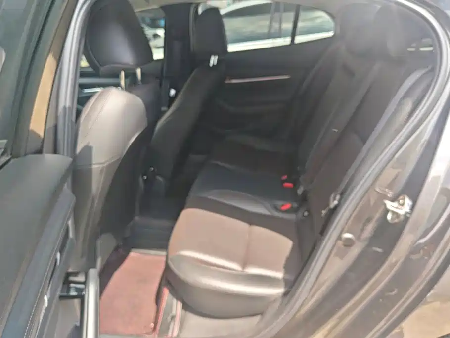Mazda 3 Axela — миниатюра 11