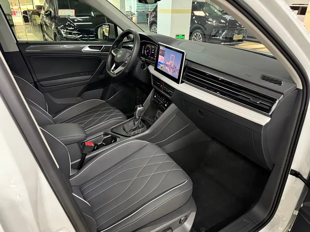 Volkswagen Tiguan L — миниатюра 6