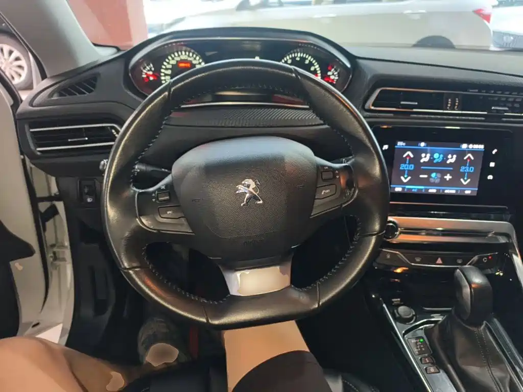 Peugeot 308 — миниатюра 11