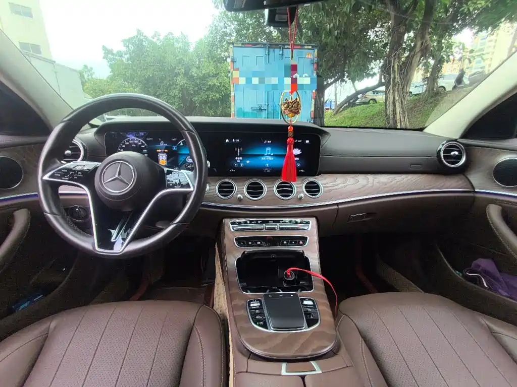 Mercedes-Benz E-Class — миниатюра 5
