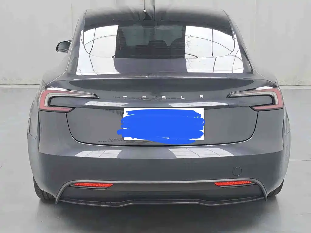 Tesla Model 3 — миниатюра 11
