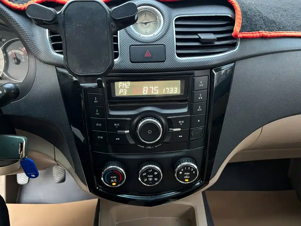 Wuling Hongguang — миниатюра 9