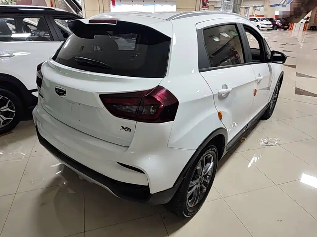Geely Vision X3 — миниатюра 7
