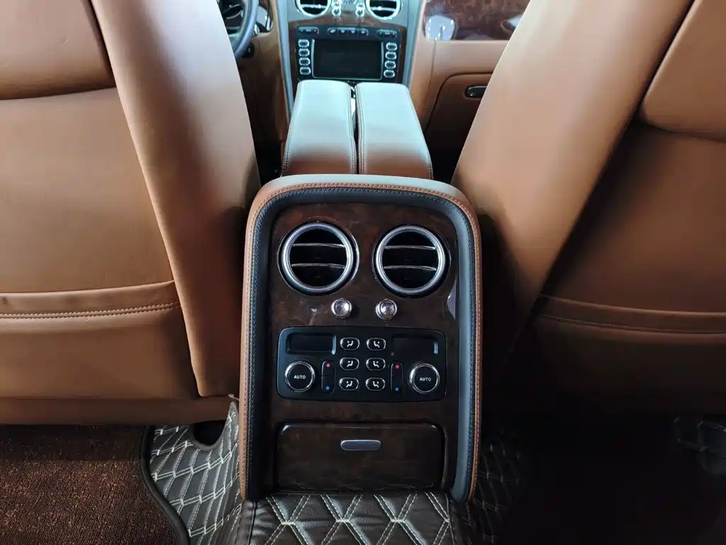 Bentley Flying Spur — миниатюра 17