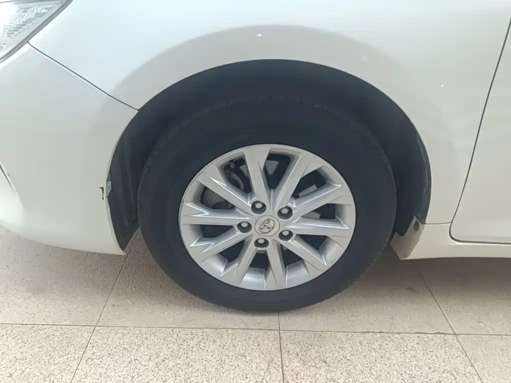 Toyota Camry — миниатюра 23