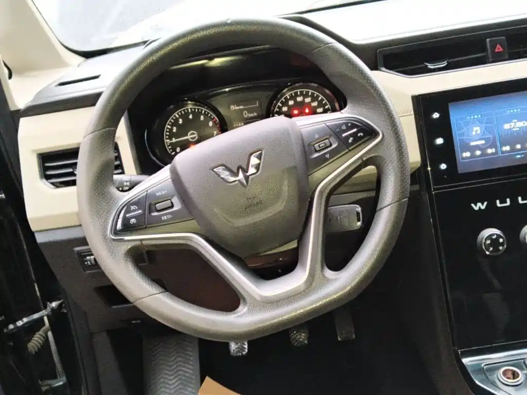 Wuling Hongguang PLUS — миниатюра 11