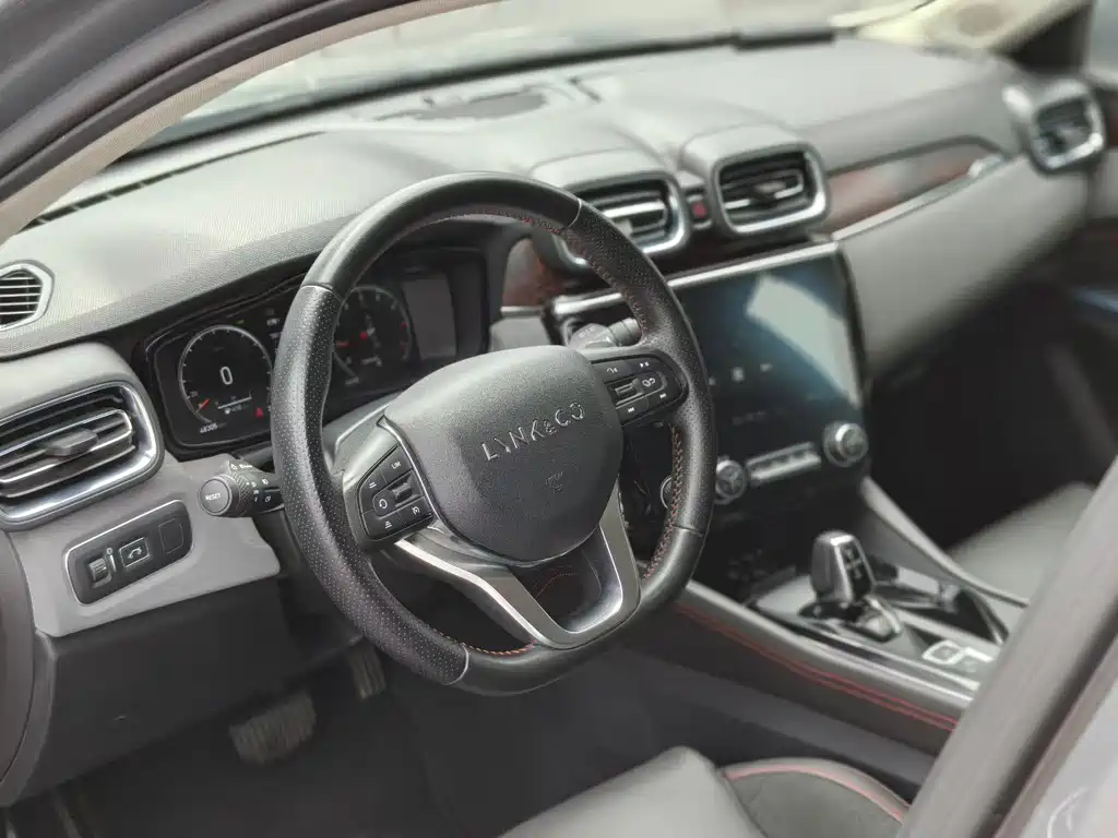 Lynk & Co 02 — миниатюра 2
