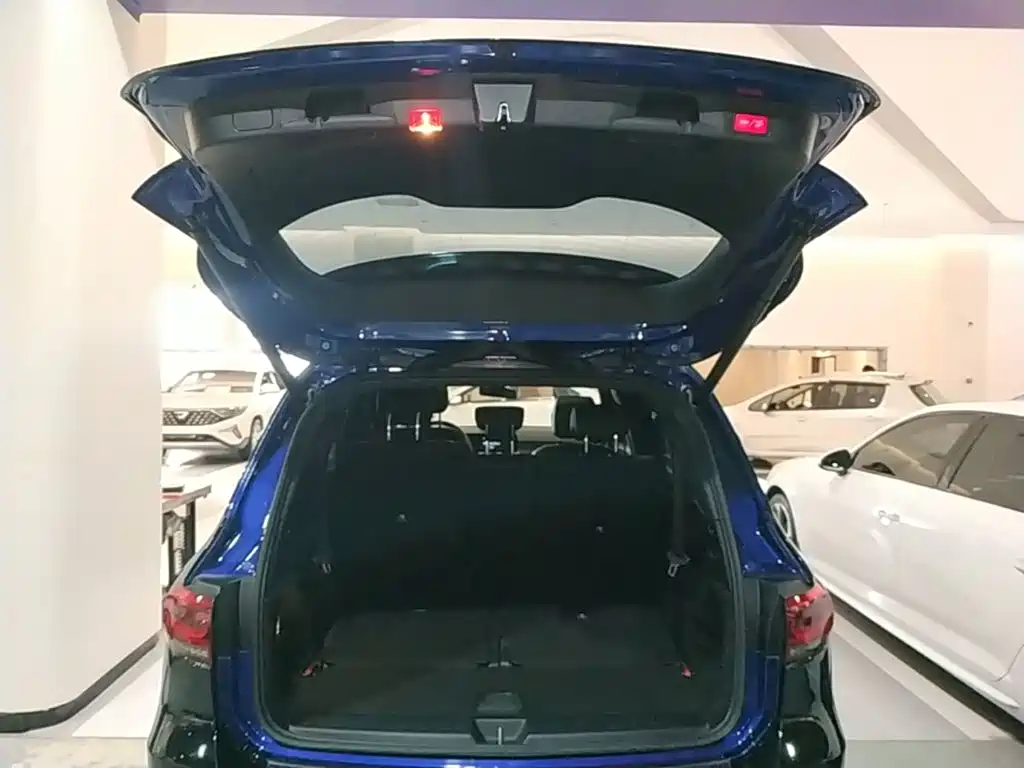 Mercedes-Benz GLB — миниатюра 19