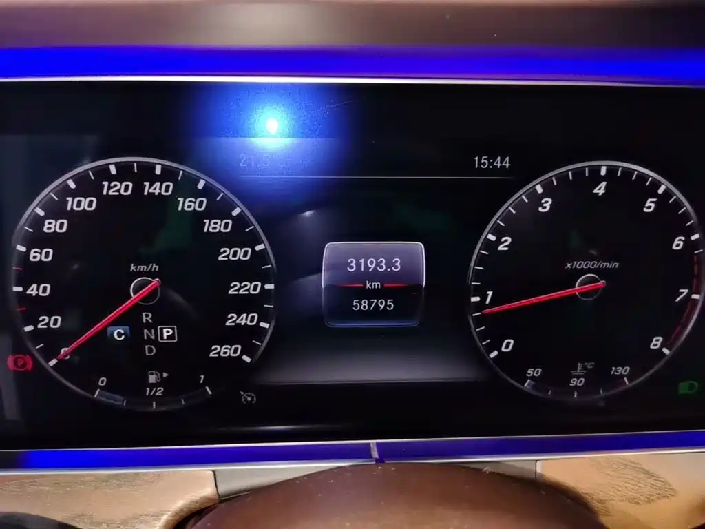 Mercedes-Benz E-Class — миниатюра 12