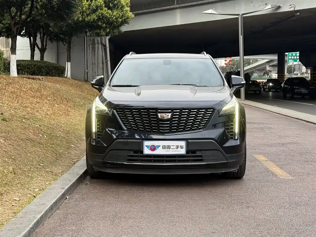 CADILLAC XT4