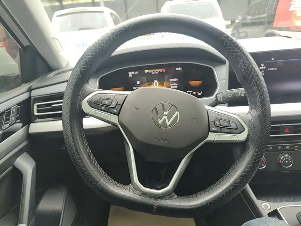 Volkswagen Lavida 2023 — фото 10