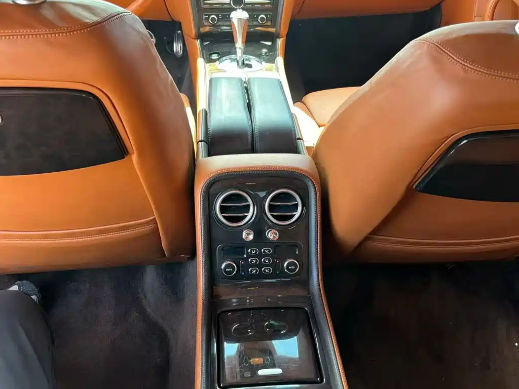 Bentley Flying Spur 2010 6.0T мест