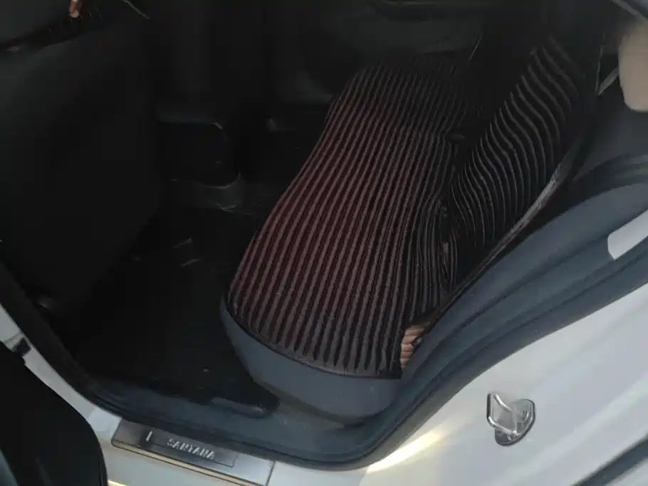 Volkswagen Santana — миниатюра 11