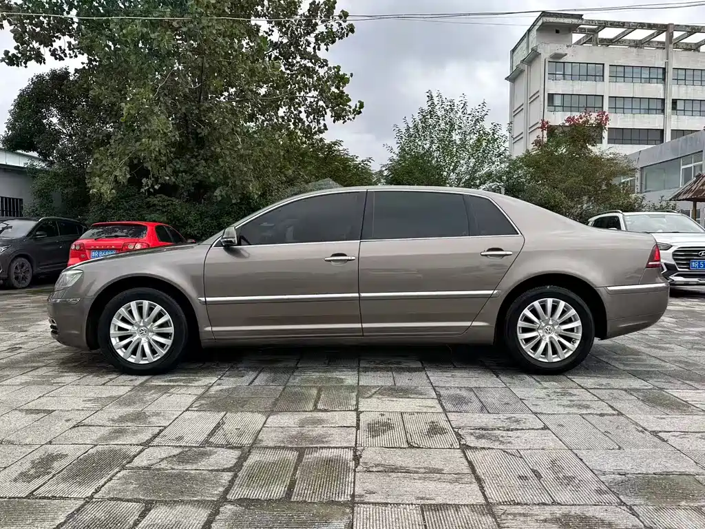 Volkswagen Phaeton — миниатюра 10