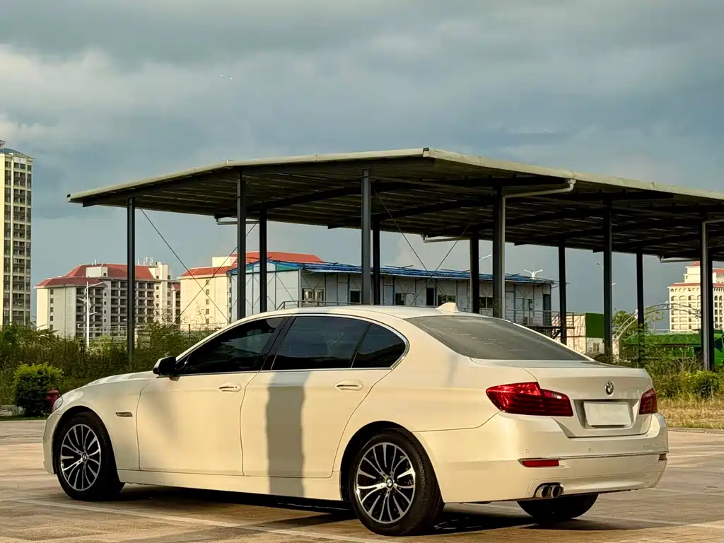 BMW 5 Series — миниатюра 9