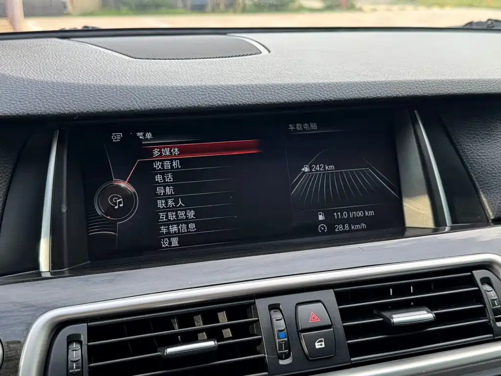 BMW 5 Series — миниатюра 15