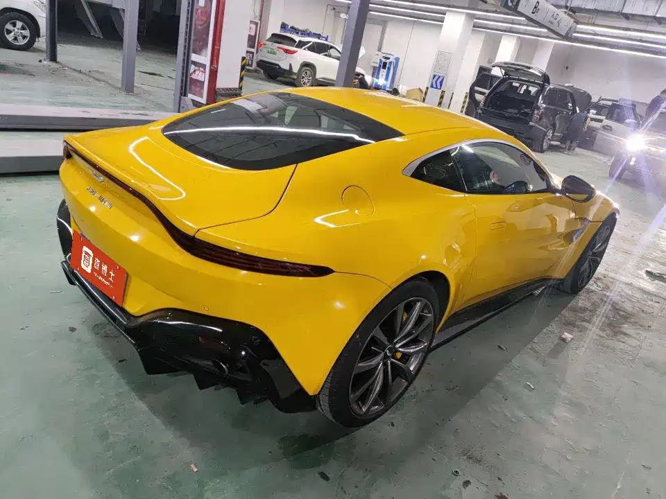Aston Martin V8 Vantage 2018 4.0T V8 Coupe