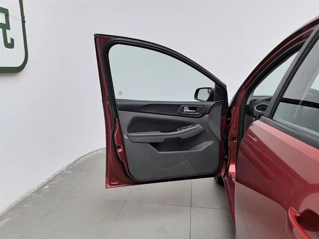 Ford Focus 2013 1.8L AT