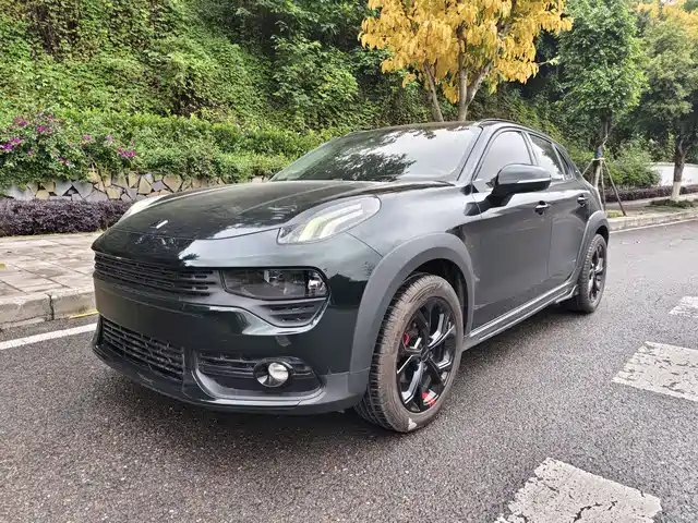 2018 Lynk & Co 02