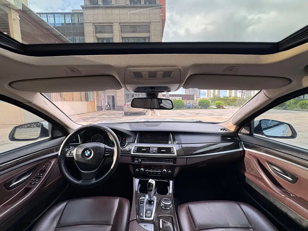 BMW 5 Series — миниатюра 5