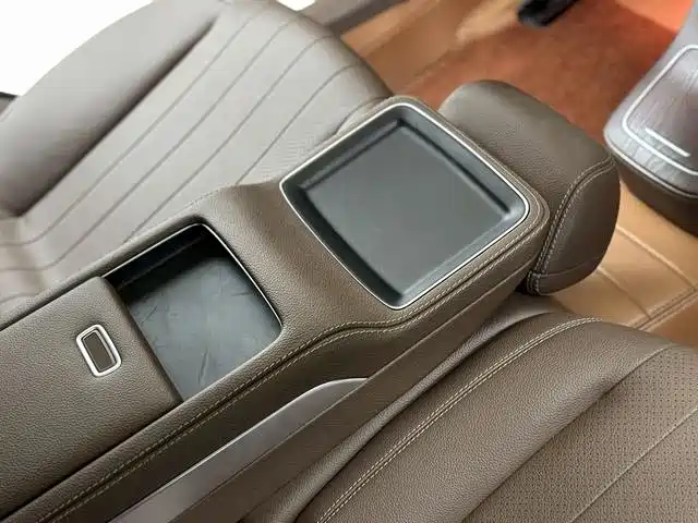 Mercedes-Benz E-Class 2023 — фото 13