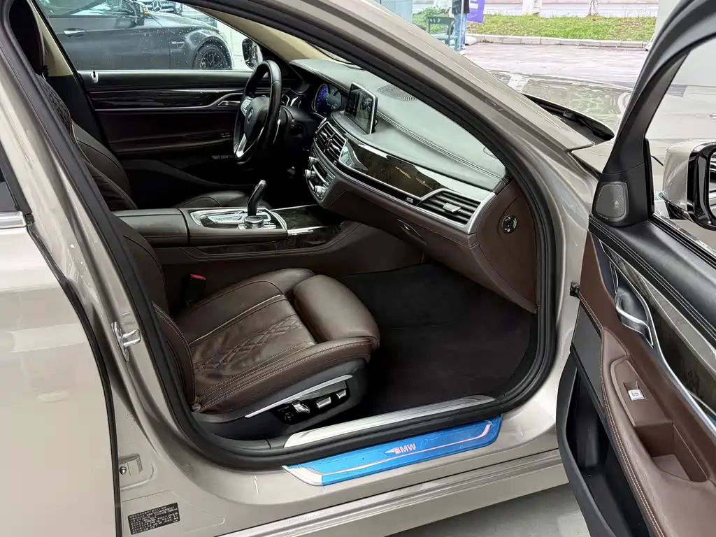 BMW 7 Series 7 2016 740Li Lead