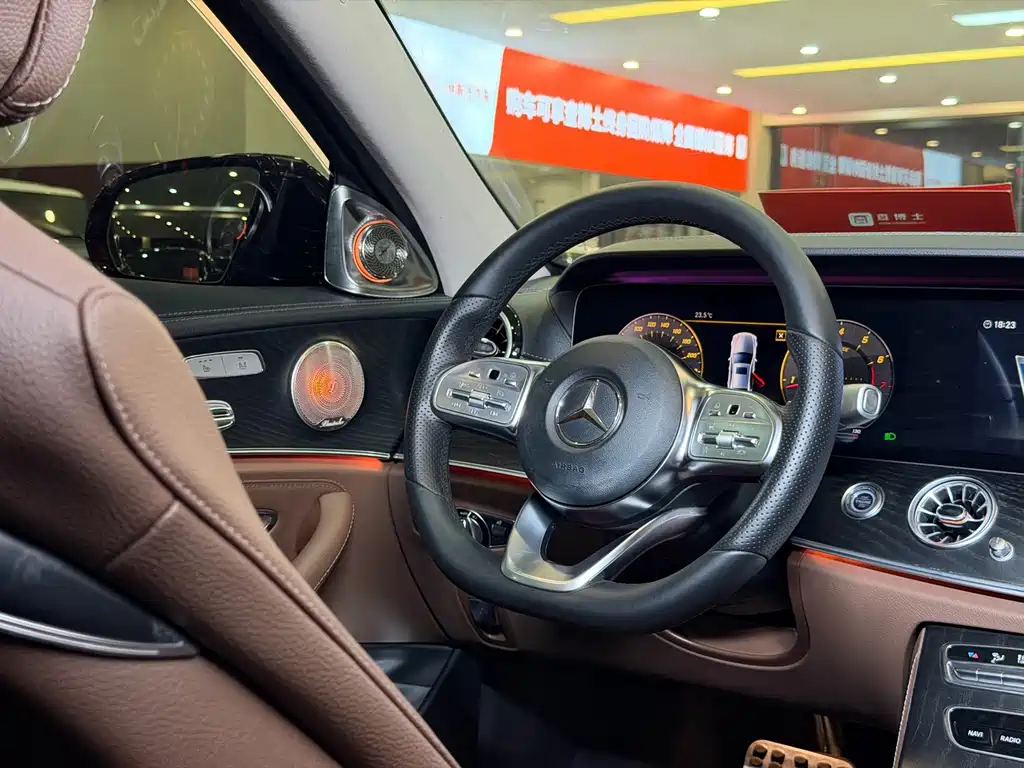 Mercedes-Benz E-Class — миниатюра 17