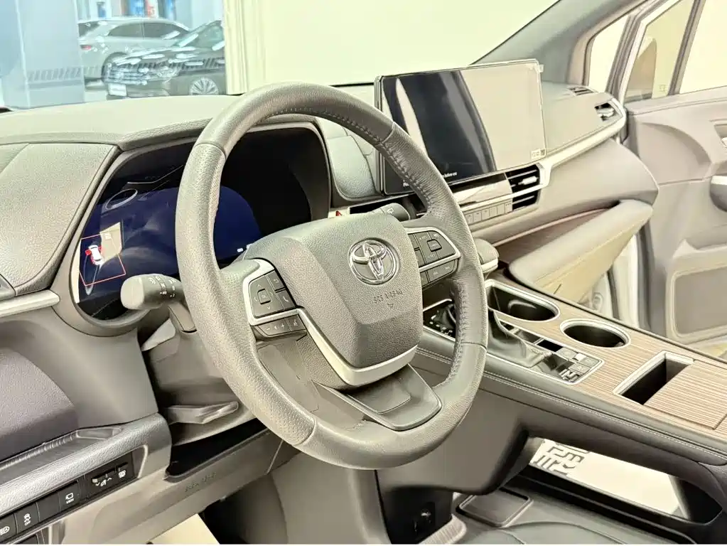 Toyota Granvia 2024 2.5L Luxury PLUS