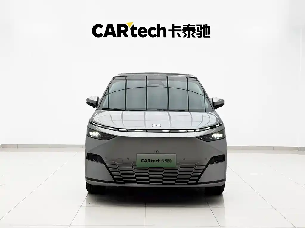 XPeng X9 — миниатюра 2