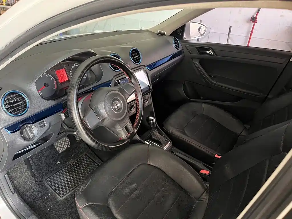 Volkswagen Jetta — миниатюра 7