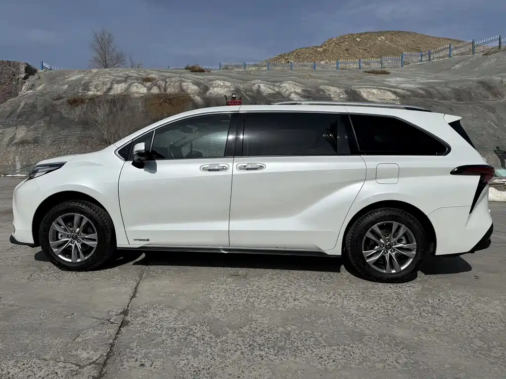 TOYOTA SIENNA